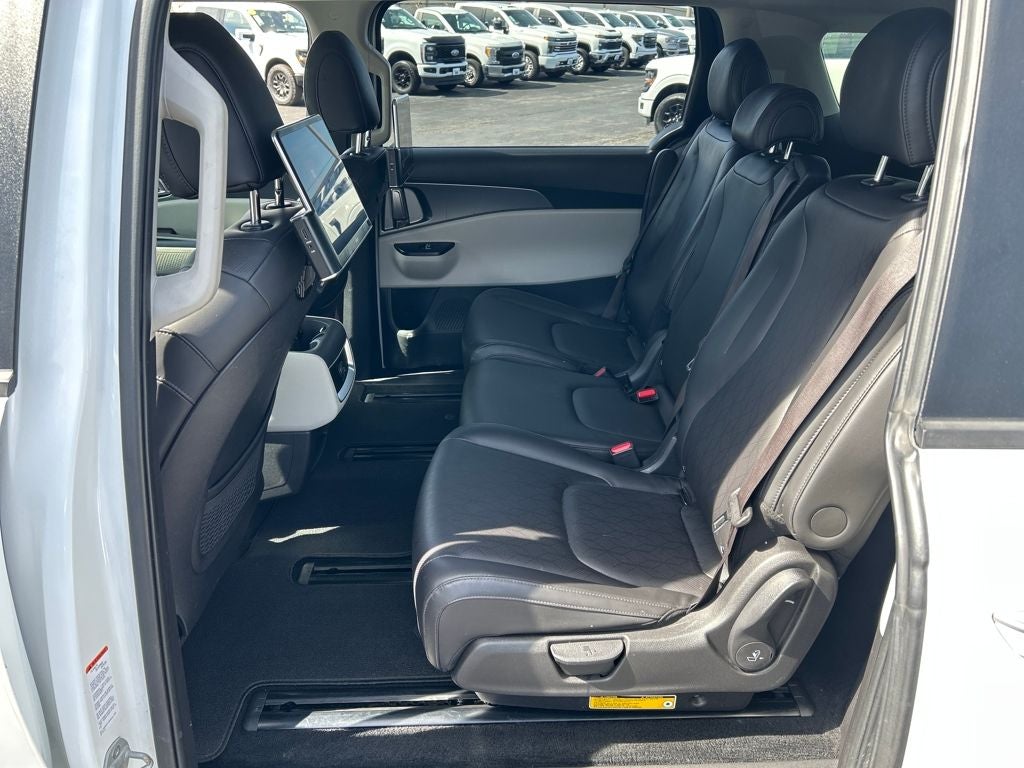 2023 Kia Carnival LX Seat Package