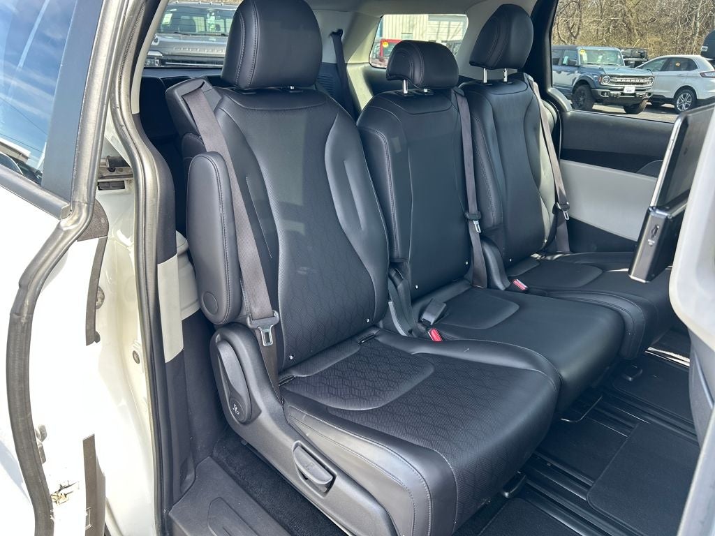 2023 Kia Carnival LX Seat Package
