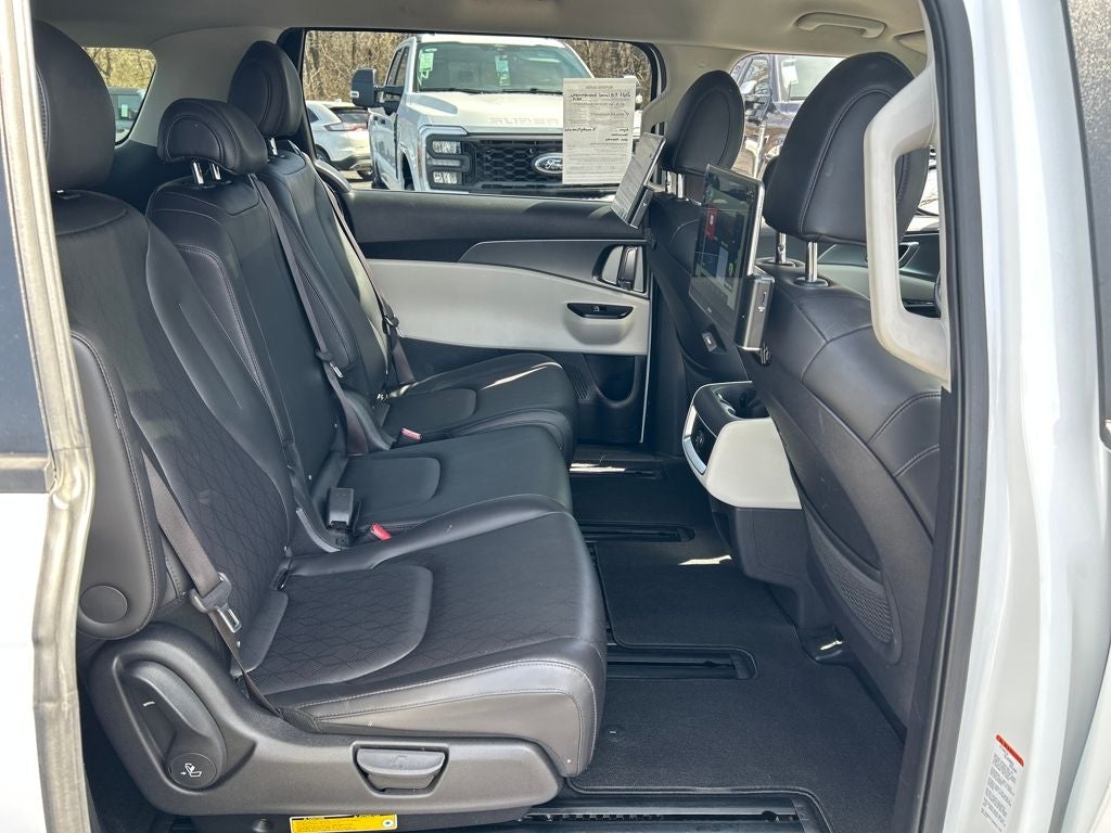 2023 Kia Carnival LX Seat Package