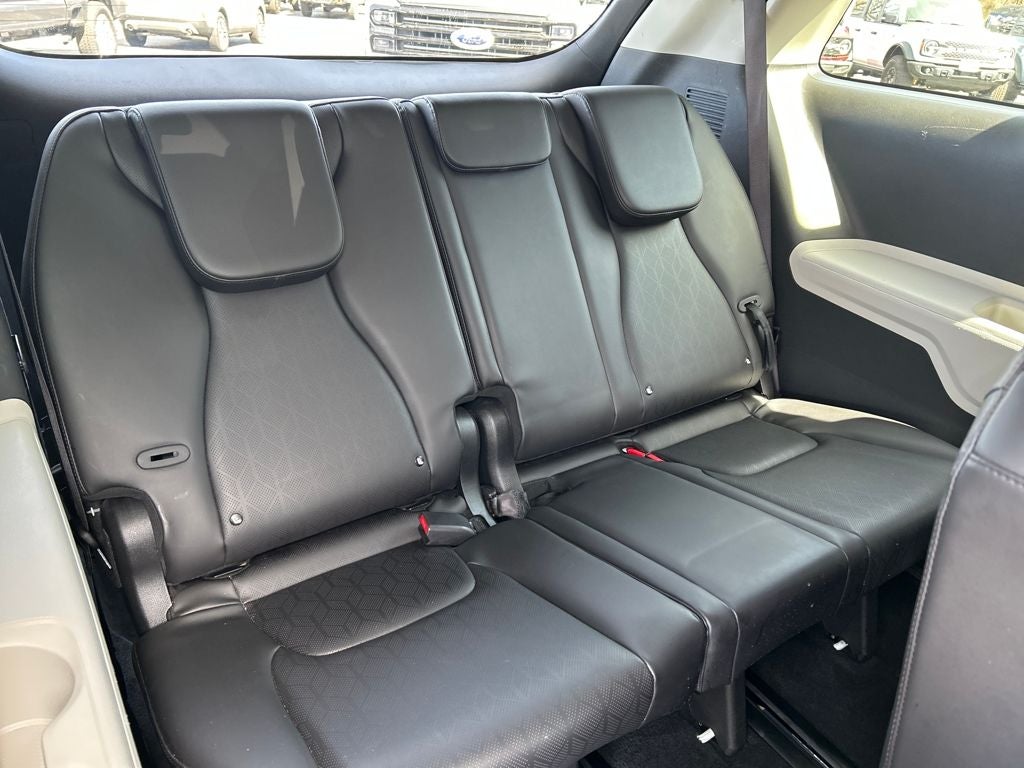2023 Kia Carnival LX Seat Package