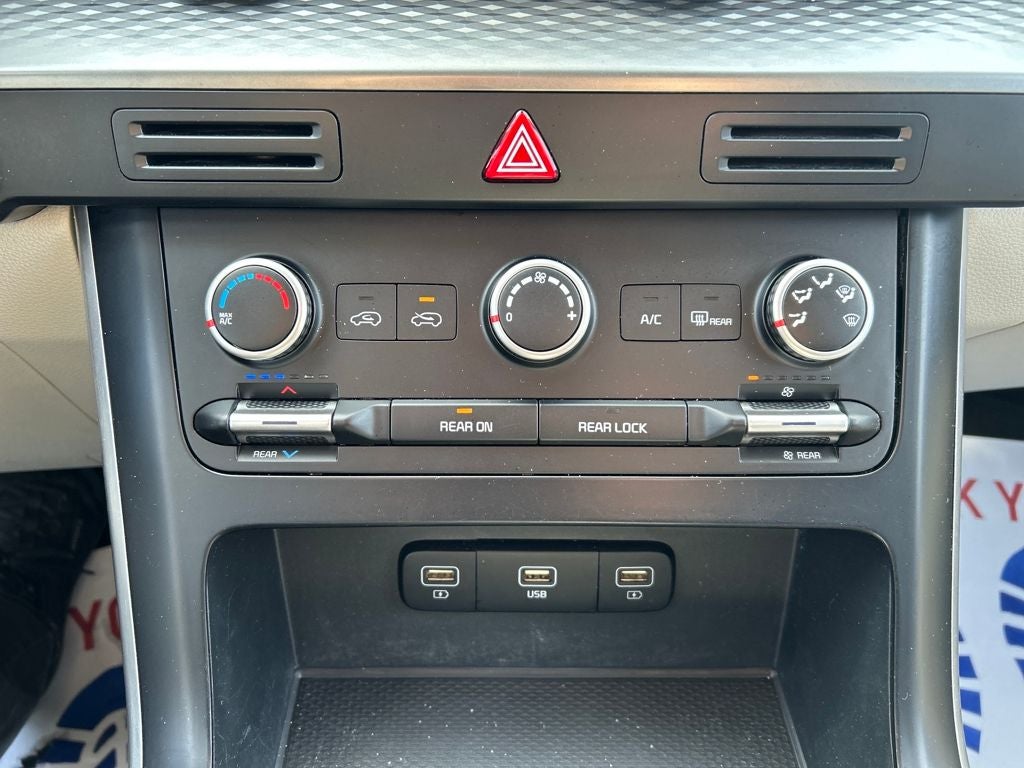 2023 Kia Carnival LX Seat Package