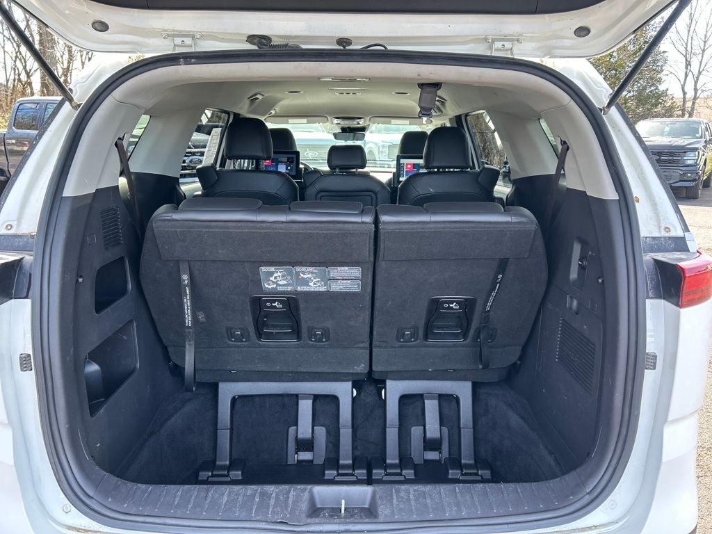 2023 Kia Carnival LX Seat Package