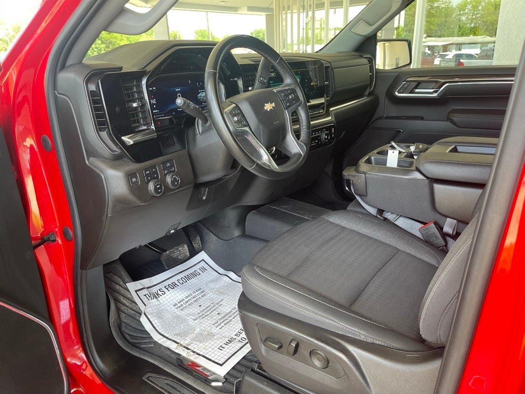 2024 Chevrolet Silverado 1500 LT LT1