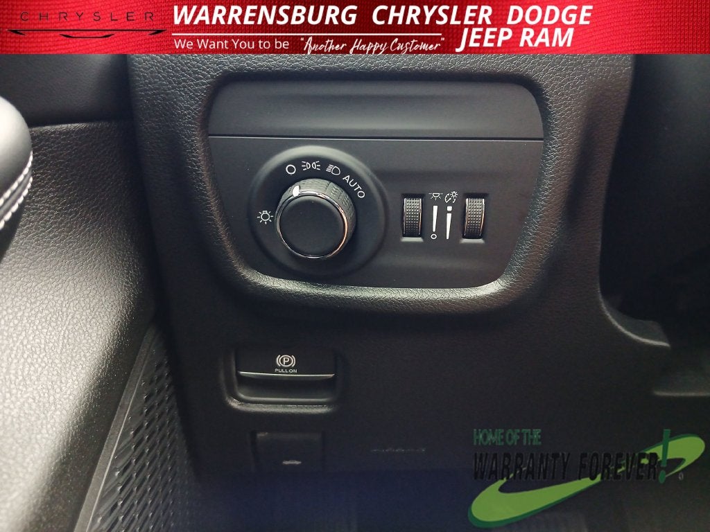 2027 Jeep Grand Cherokee GRAND CHEROKEE LAREDO 4X4