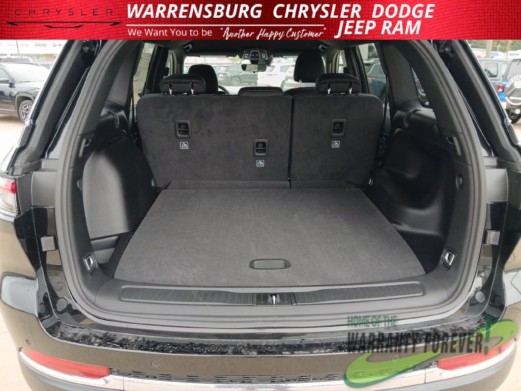 2027 Jeep Grand Cherokee GRAND CHEROKEE LAREDO 4X4