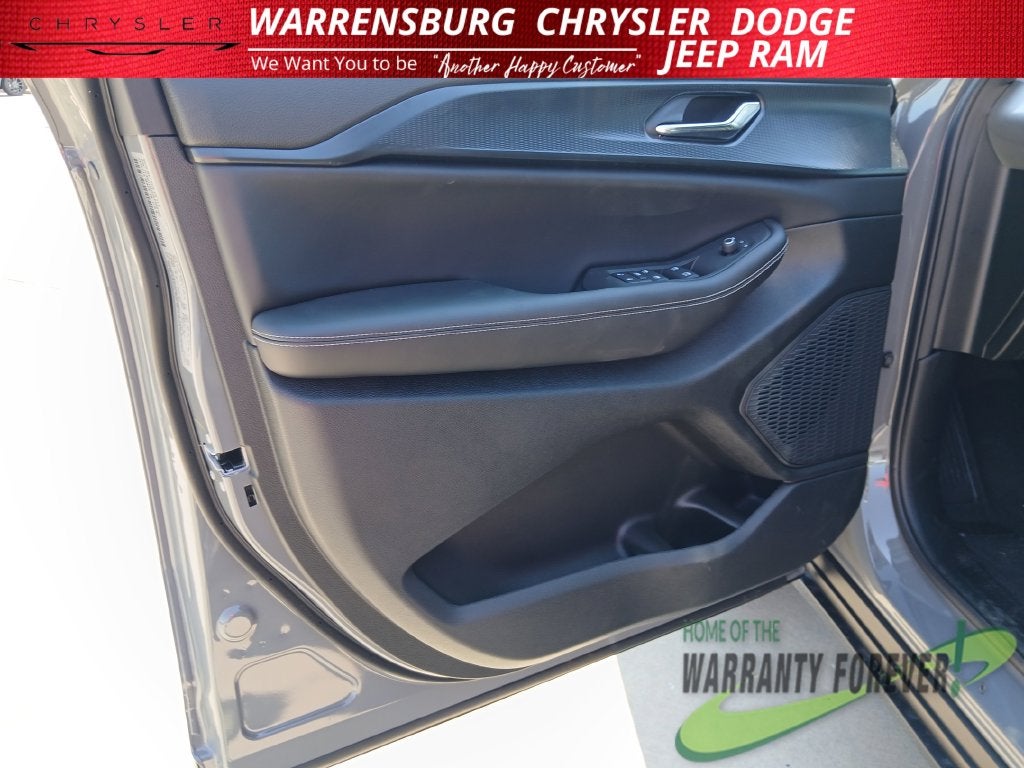 2027 Jeep Grand Cherokee GRAND CHEROKEE LAREDO 4X4
