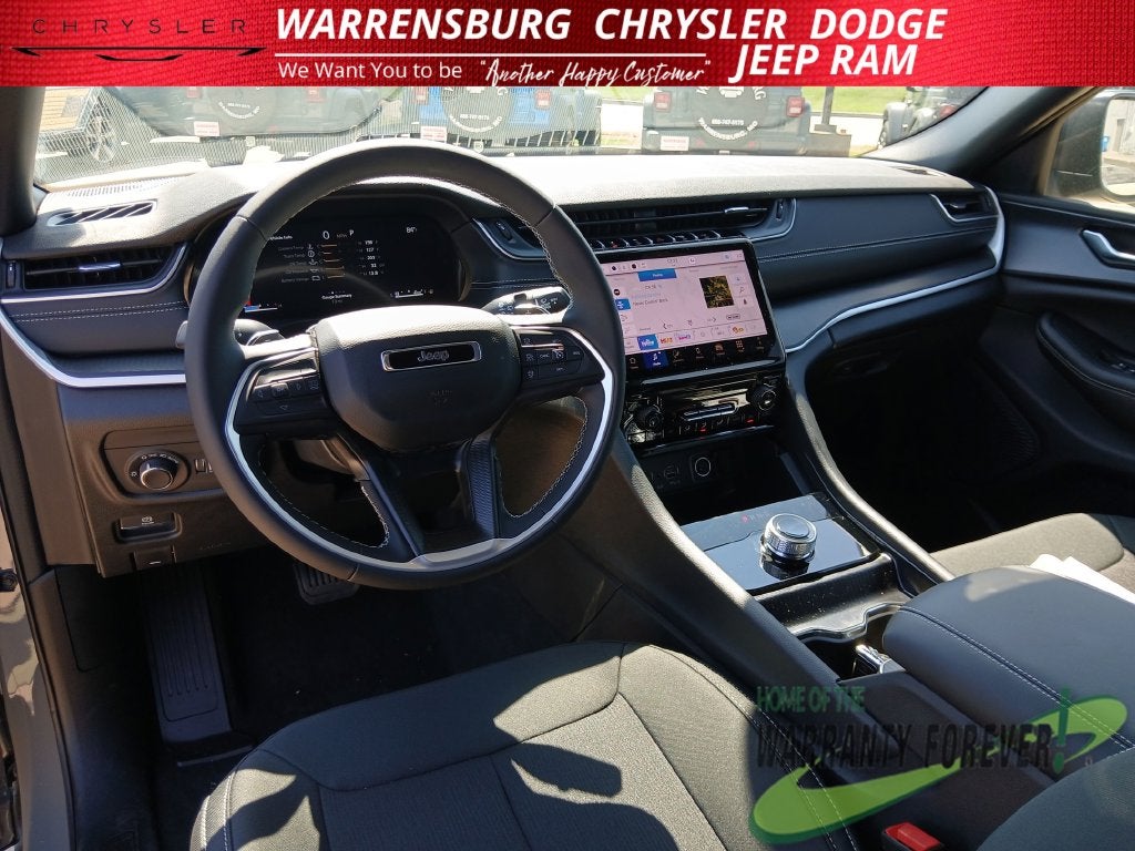2027 Jeep Grand Cherokee GRAND CHEROKEE LAREDO 4X4