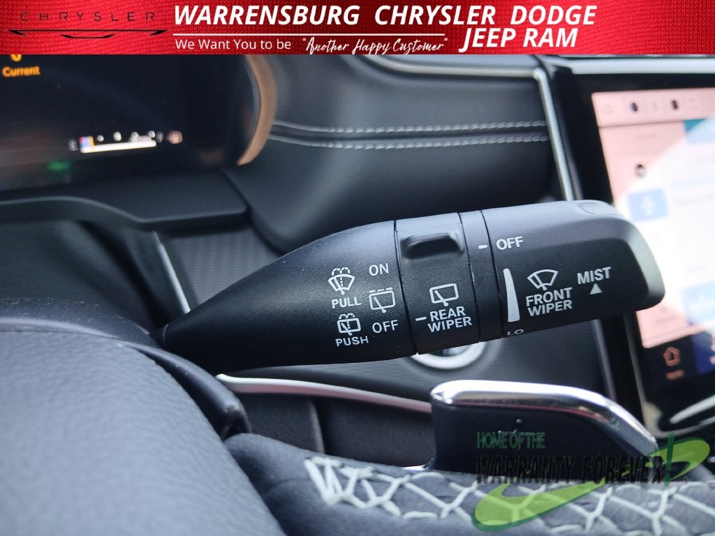 2027 Jeep Grand Cherokee GRAND CHEROKEE LAREDO 4X4