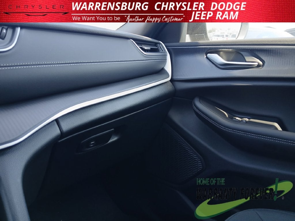 2027 Jeep Grand Cherokee GRAND CHEROKEE LAREDO 4X4