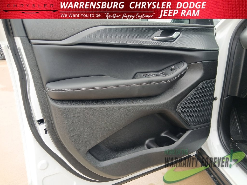 2027 Jeep Grand Cherokee GRAND CHEROKEE LAREDO 4X4