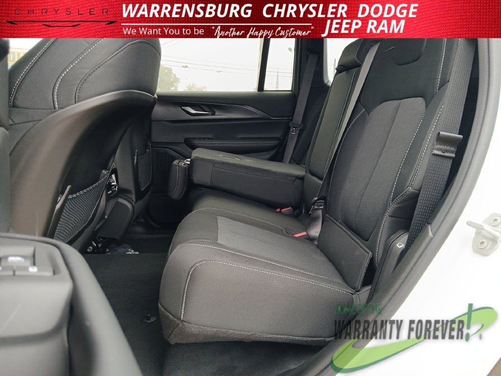 2027 Jeep Grand Cherokee GRAND CHEROKEE LAREDO 4X4