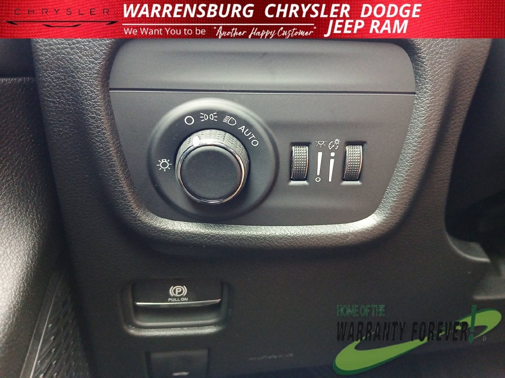 2027 Jeep Grand Cherokee GRAND CHEROKEE LAREDO 4X4