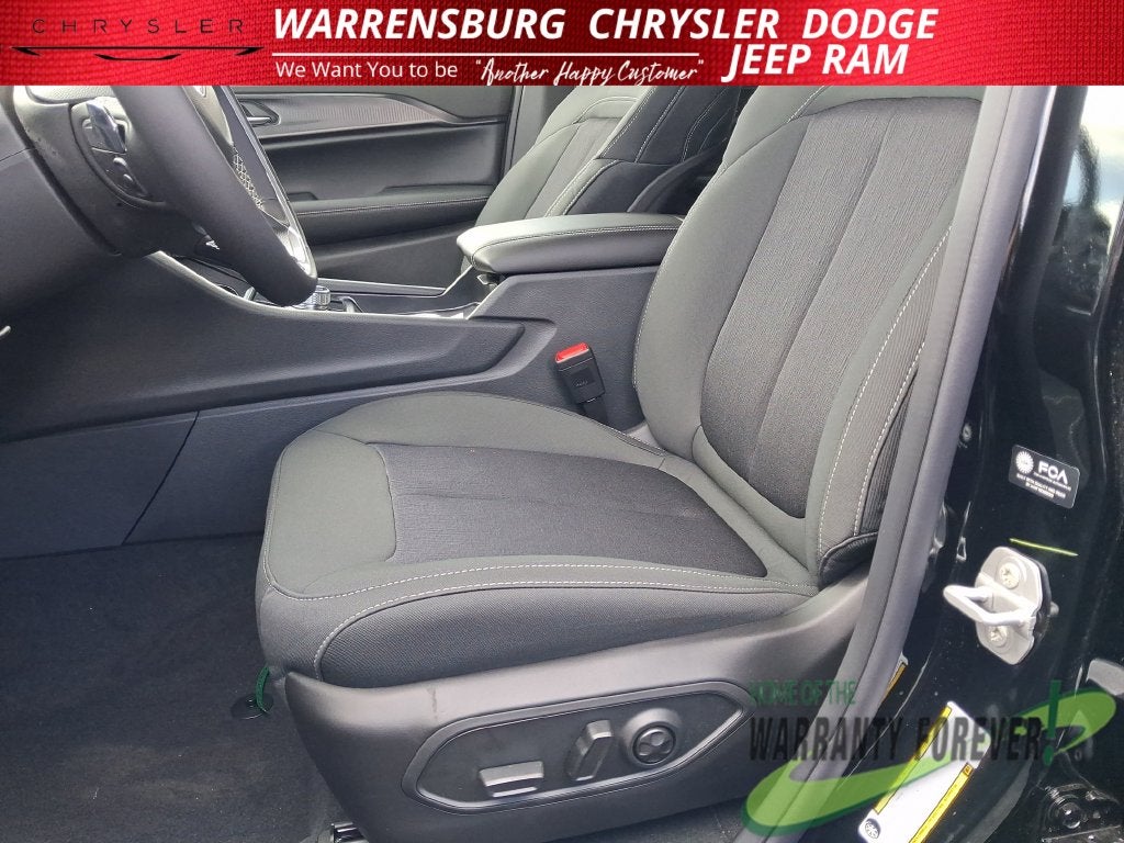 2027 Jeep Grand Cherokee GRAND CHEROKEE LAREDO X 4X4