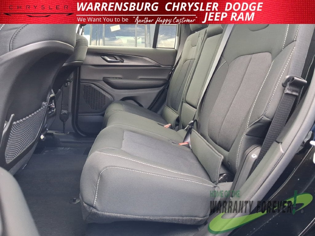 2027 Jeep Grand Cherokee GRAND CHEROKEE LAREDO X 4X4