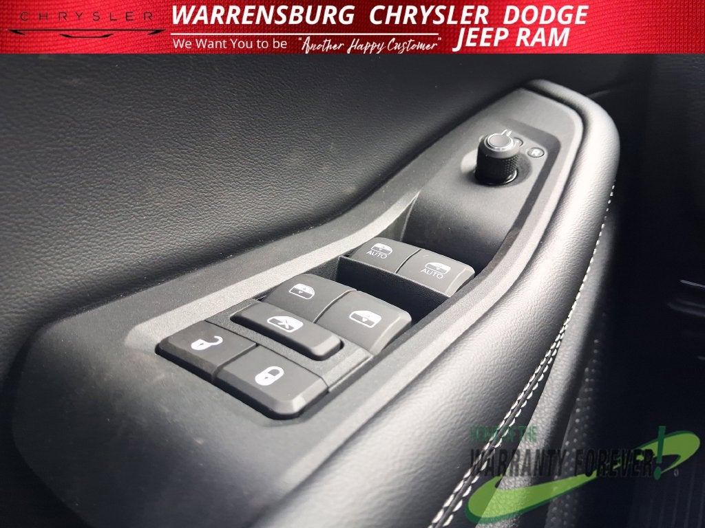 2027 Jeep Grand Cherokee GRAND CHEROKEE LAREDO X 4X4