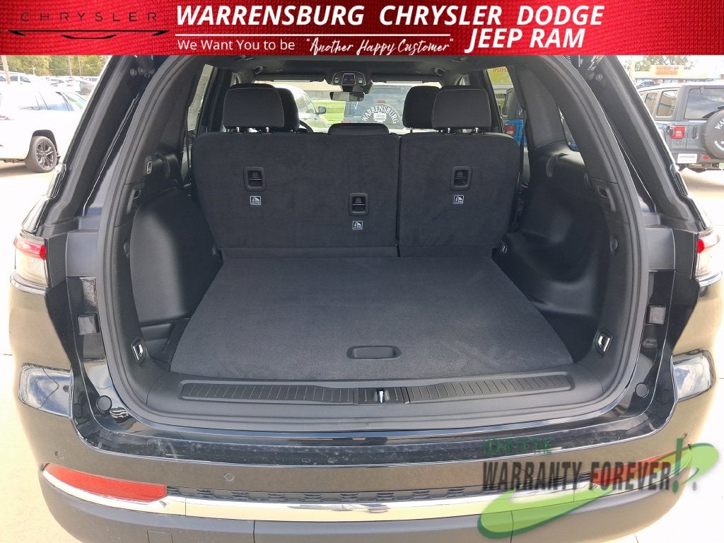 2027 Jeep Grand Cherokee GRAND CHEROKEE LAREDO X 4X4