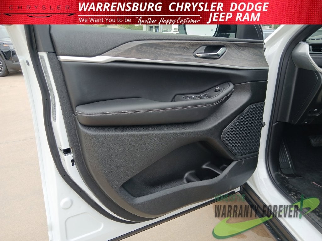 2027 Jeep Grand Cherokee GRAND CHEROKEE L LAREDO ALTITUDE 4X4
