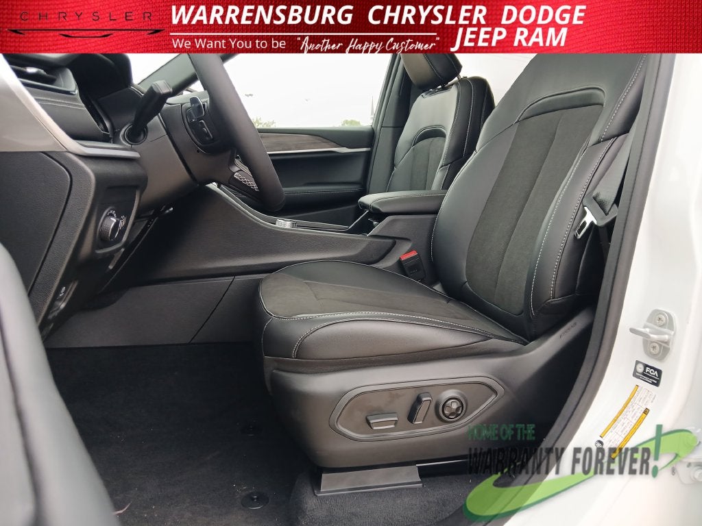 2027 Jeep Grand Cherokee GRAND CHEROKEE L LAREDO ALTITUDE 4X4