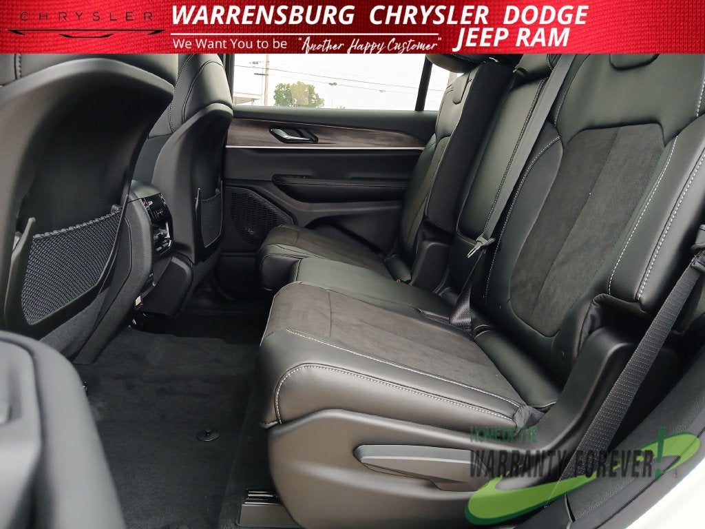 2027 Jeep Grand Cherokee GRAND CHEROKEE L LAREDO ALTITUDE 4X4