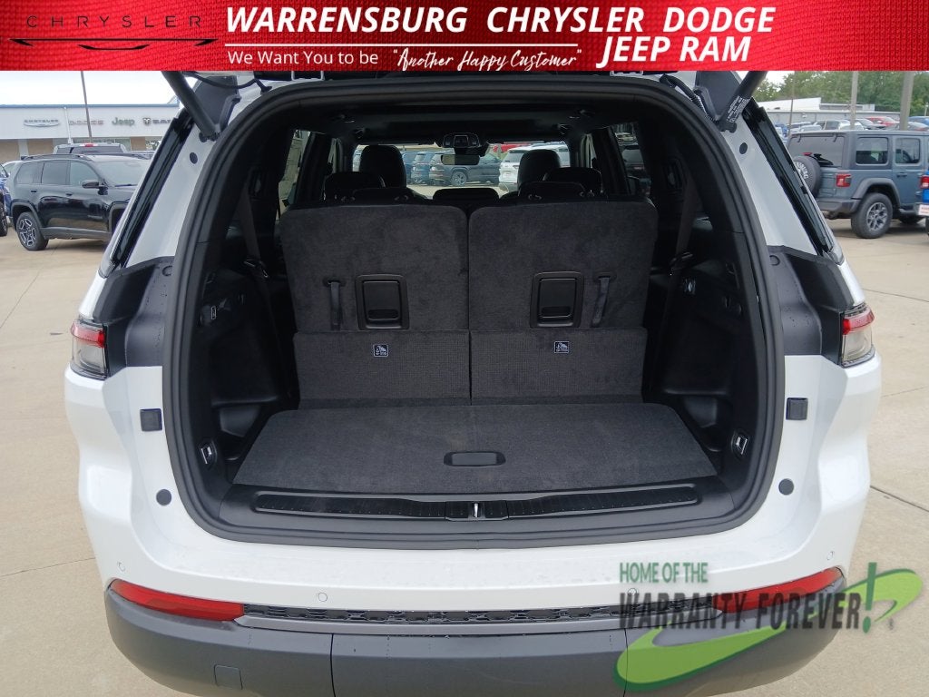 2027 Jeep Grand Cherokee GRAND CHEROKEE L LAREDO ALTITUDE 4X4
