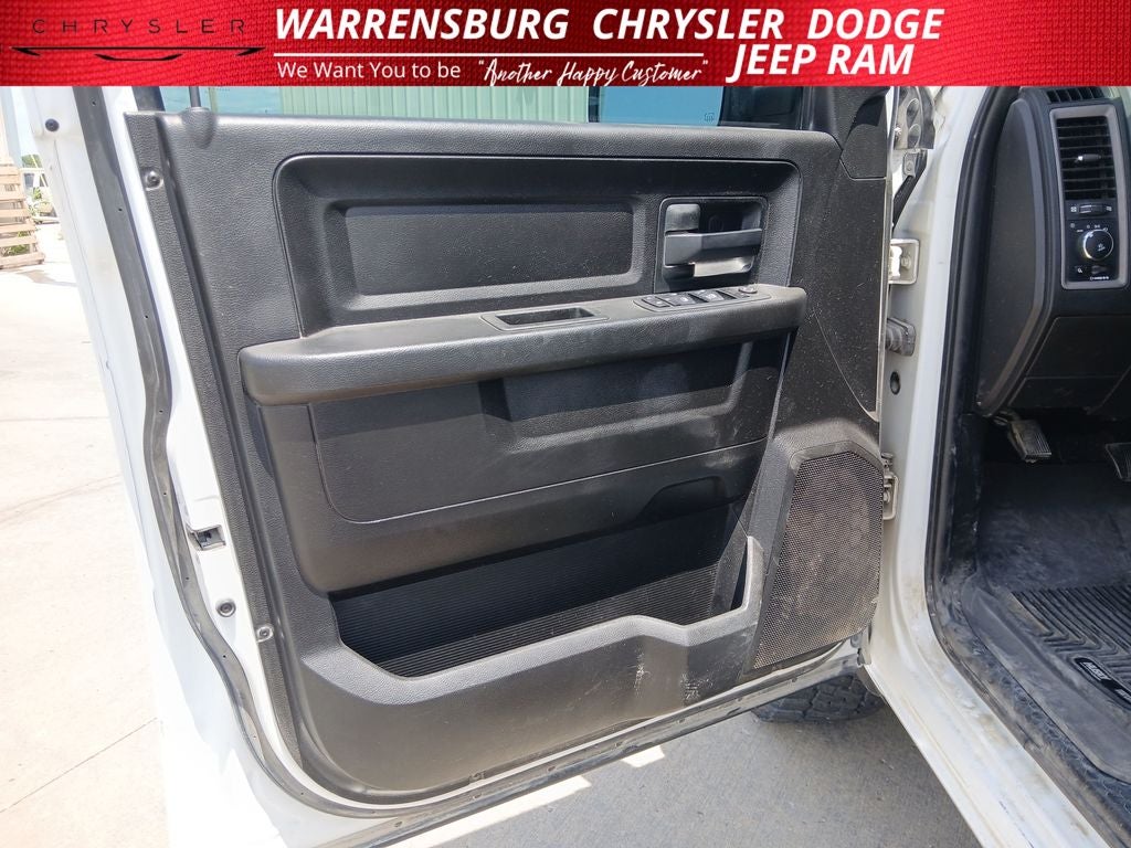 2019 RAM 1500 Classic Express Crew Cab 4x4 5'7' Box