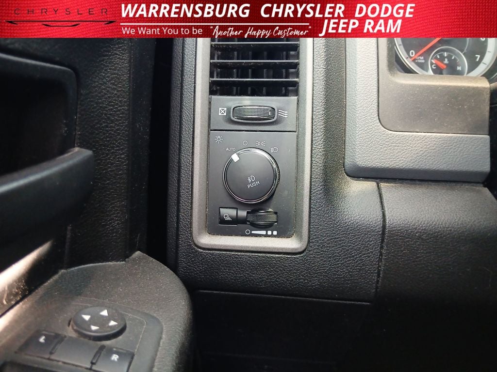 2019 RAM 1500 Classic Express Crew Cab 4x4 5'7' Box