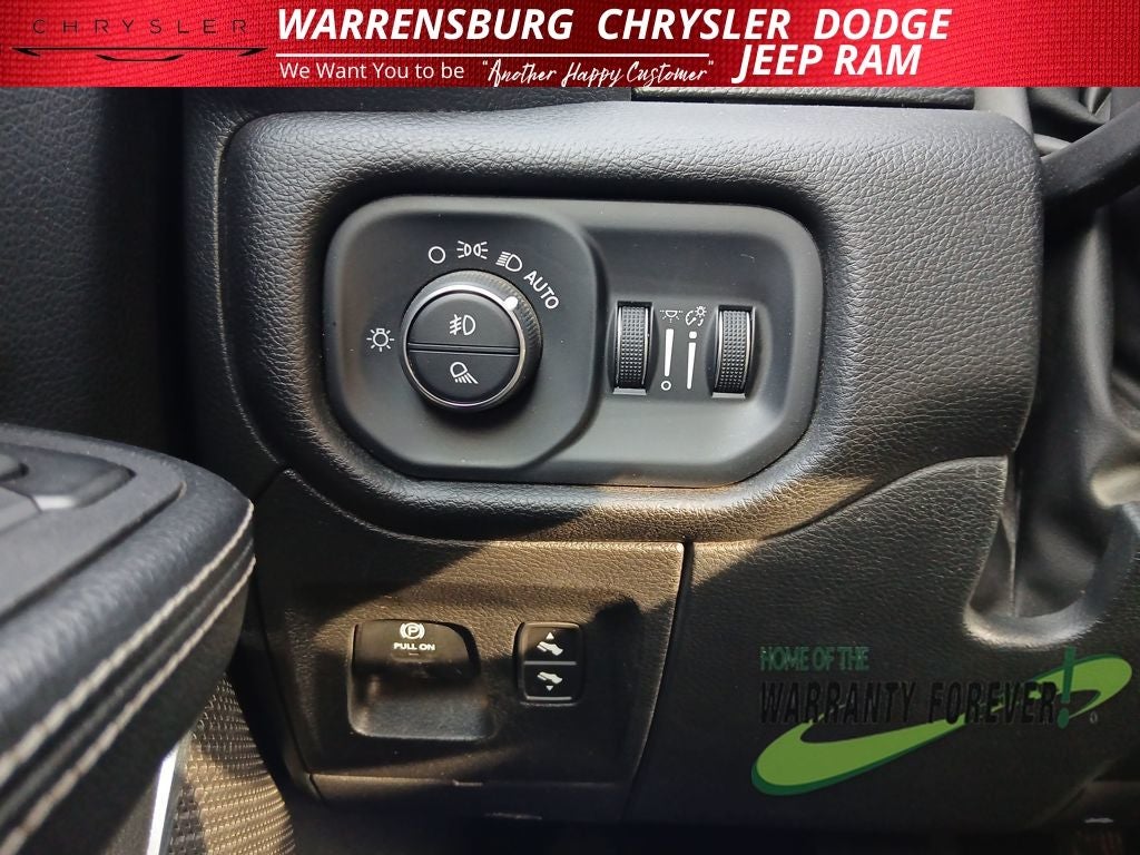 2025 RAM 1500 Laramie Crew Cab 4x4 5'7' Box