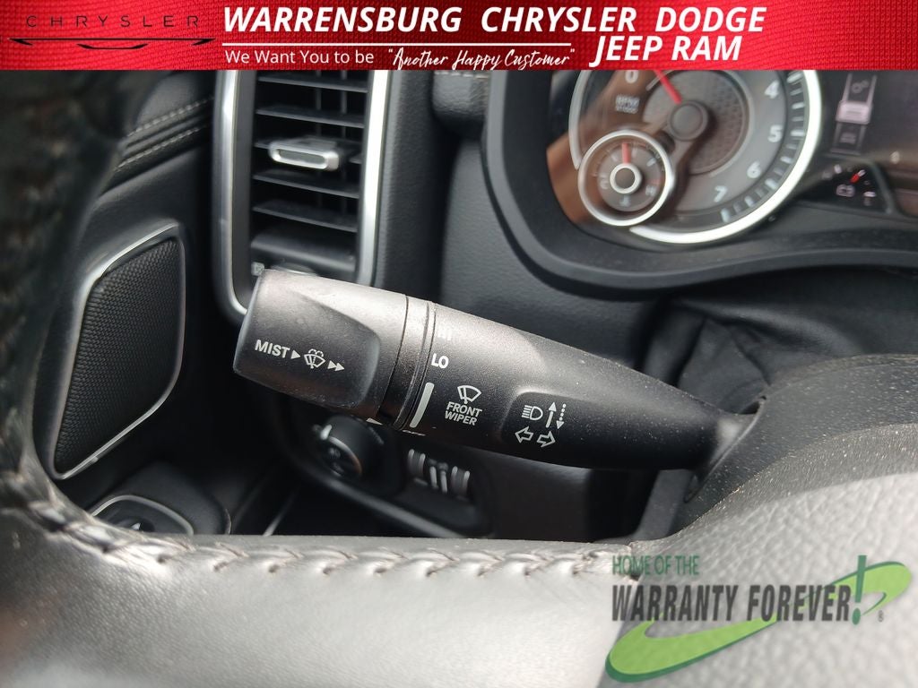 2020 RAM 1500 Laramie Crew Cab 4x4 5'7' Box