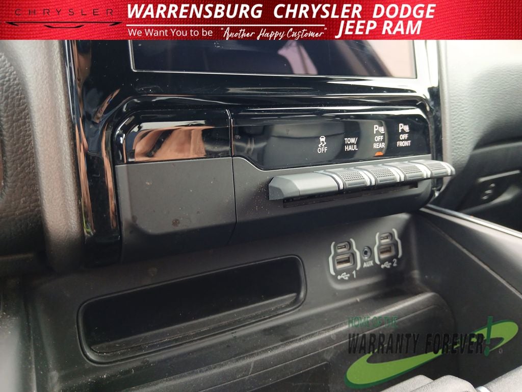 2020 RAM 1500 Laramie Crew Cab 4x4 5'7' Box