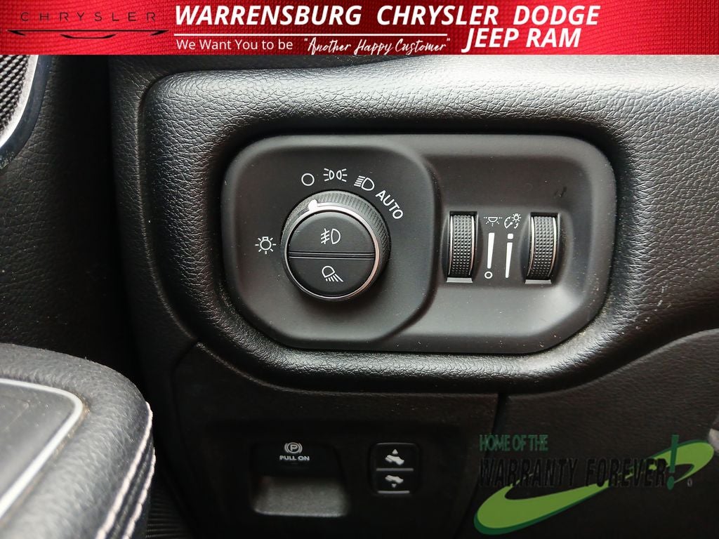 2020 RAM 1500 Laramie Crew Cab 4x4 5'7' Box