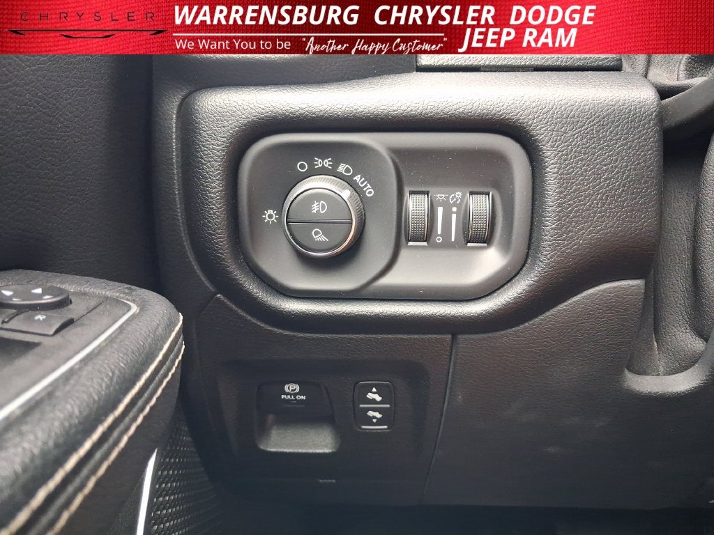 2022 RAM 1500 Laramie Crew Cab 4x4 5'7' Box