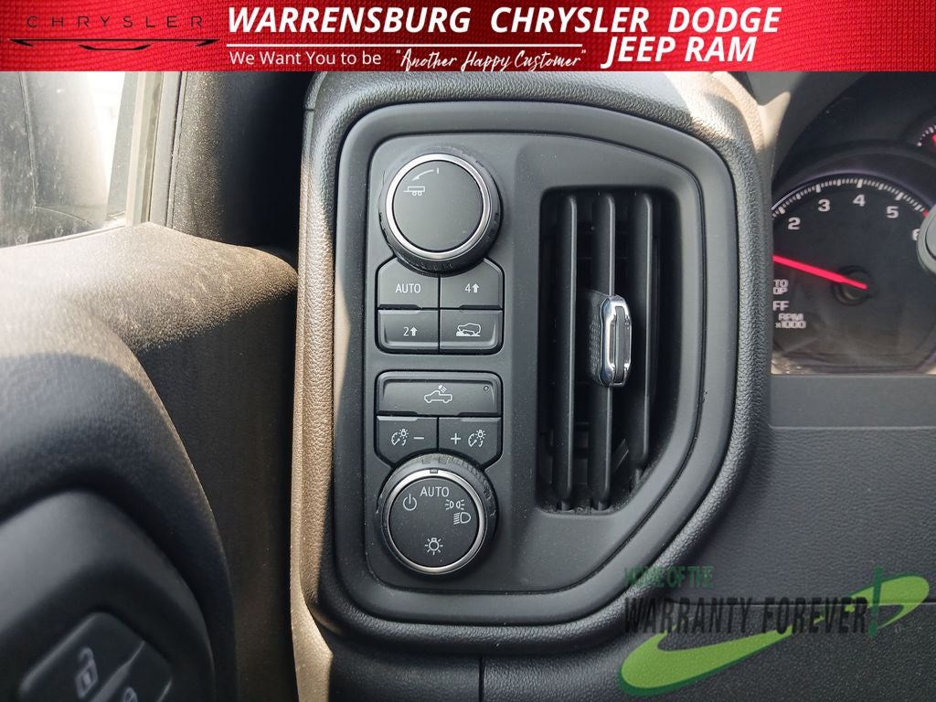 2023 Chevrolet Silverado 1500 4WD Crew Cab Standard Bed Custom