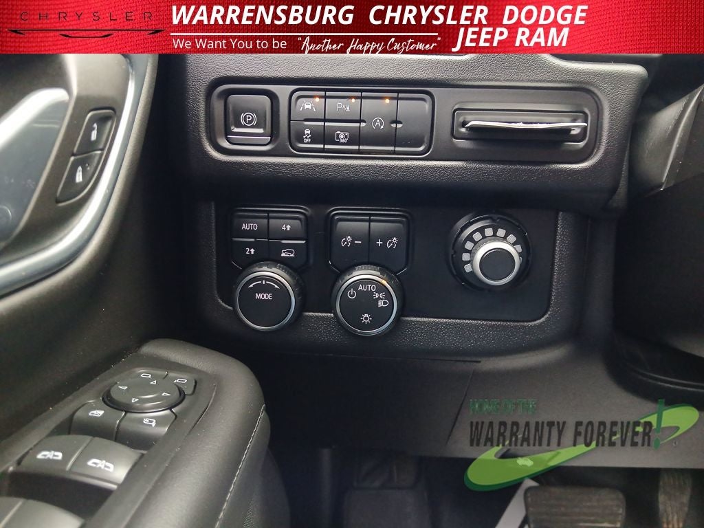 2023 Chevrolet Suburban 4WD LT