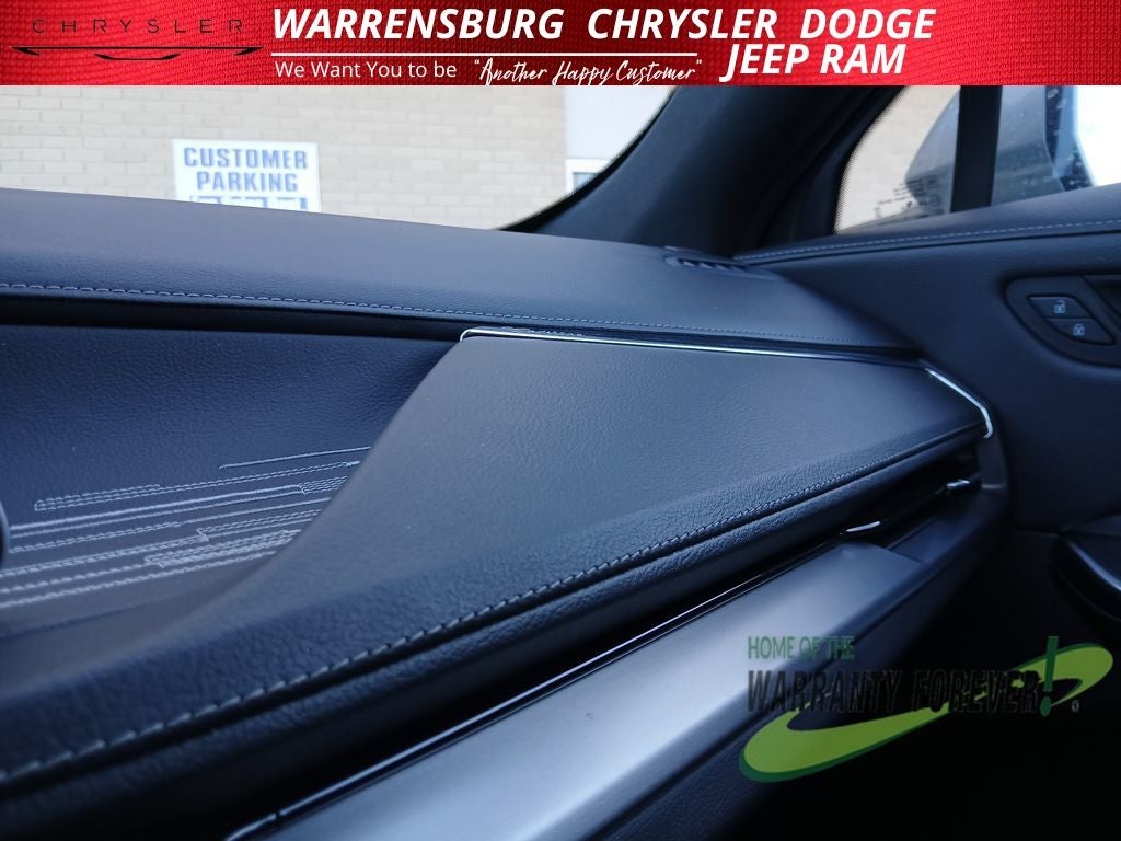 2025 Cadillac XT4 FWD Premium Luxury