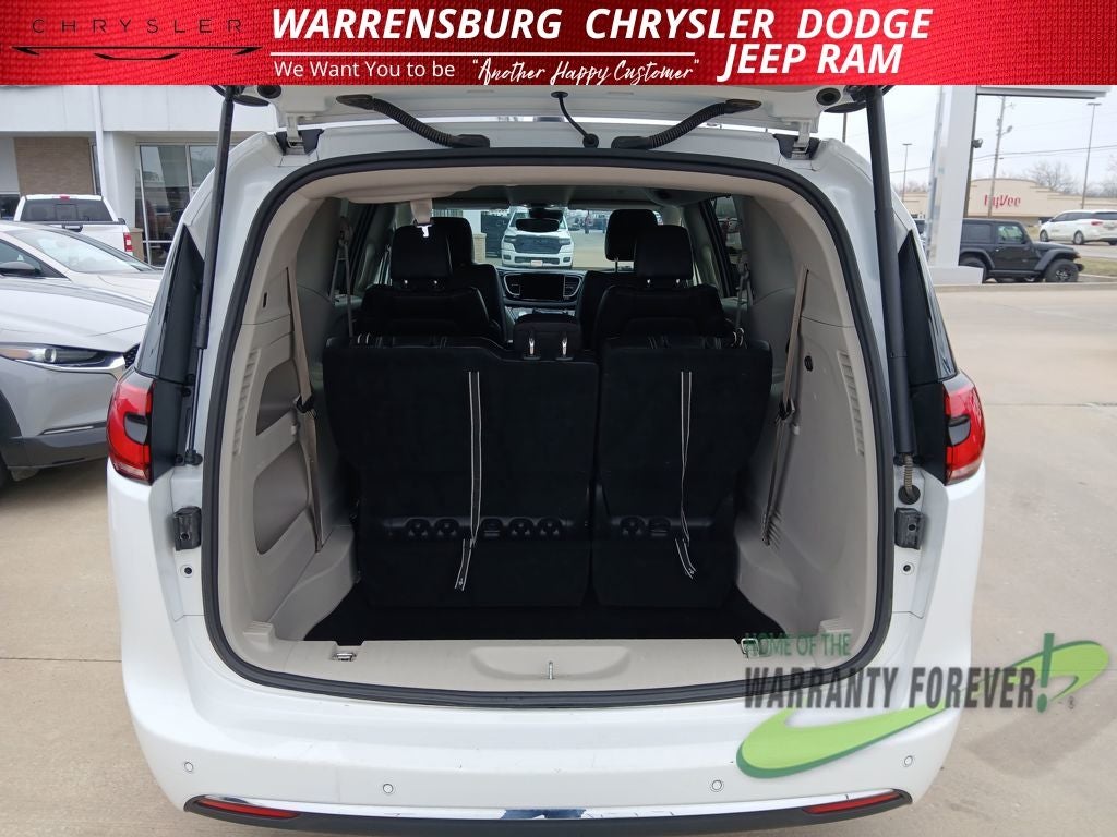 2023 Chrysler Pacifica Touring L