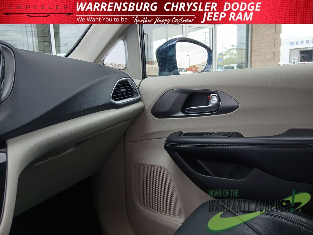 2022 Chrysler Pacifica Touring L