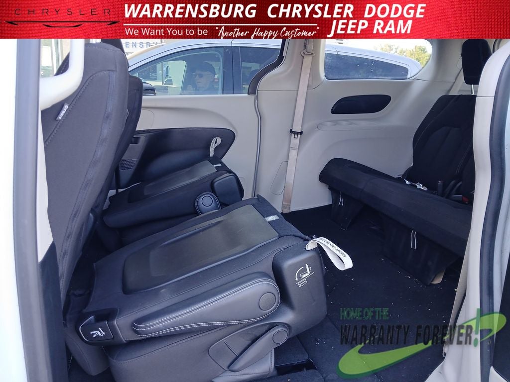 2023 Chrysler Voyager LX