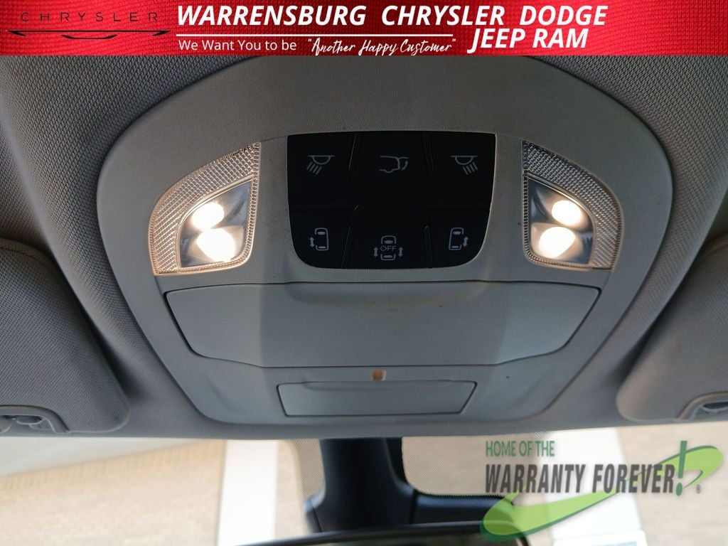 2023 Chrysler Voyager LX