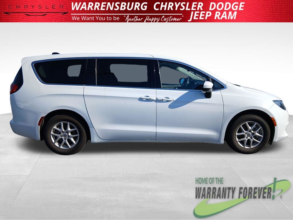 2023 Chrysler Voyager LX