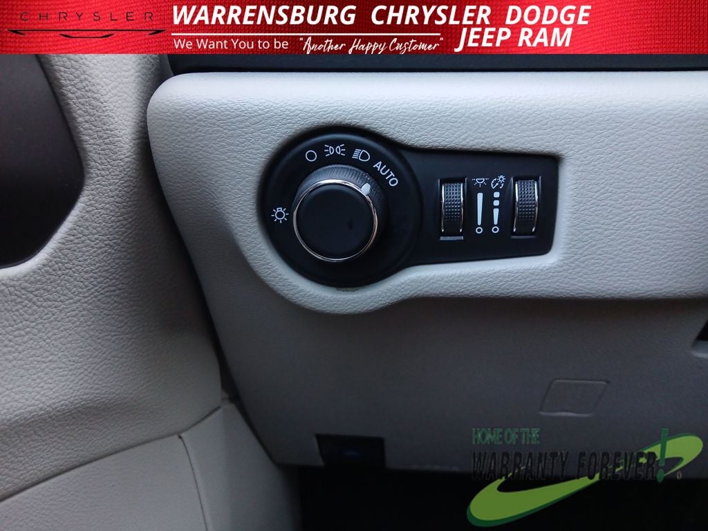 2023 Chrysler Voyager LX