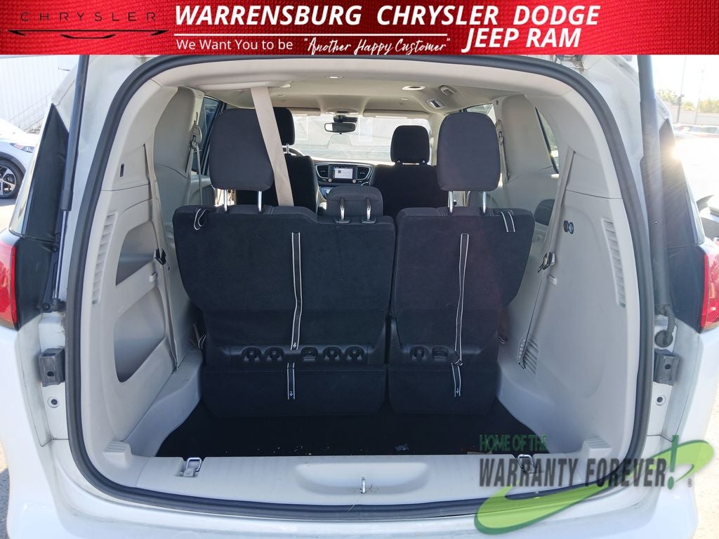 2023 Chrysler Voyager LX