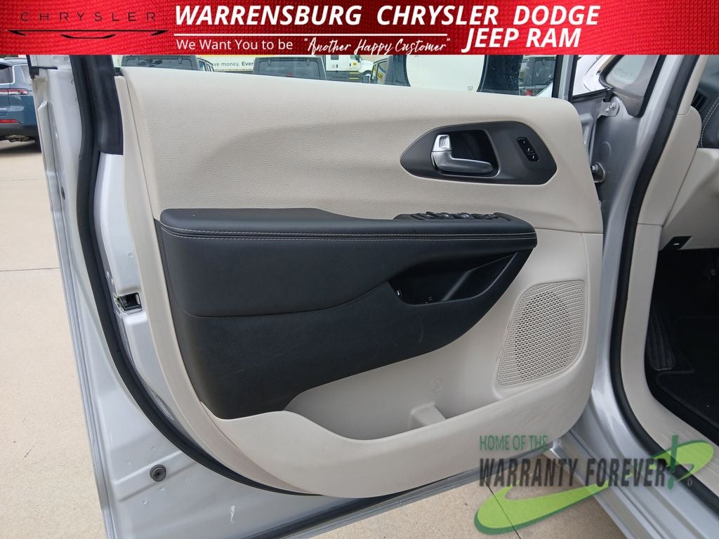 2024 Chrysler Pacifica Hybrid Select