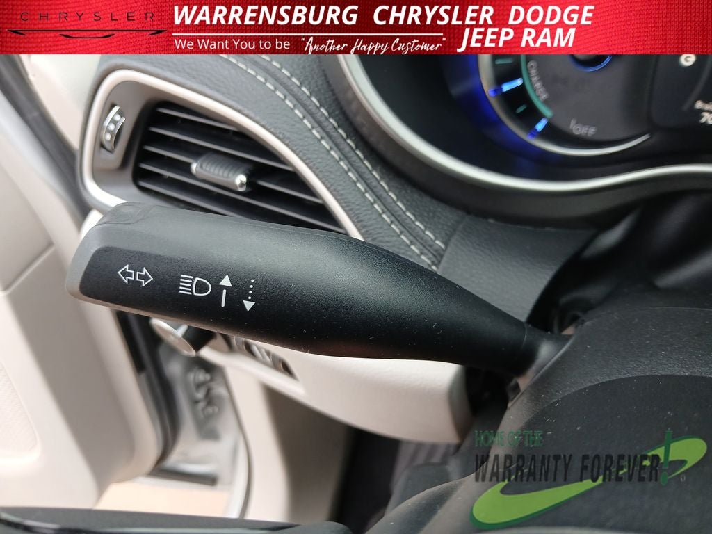 2024 Chrysler Pacifica Hybrid Select