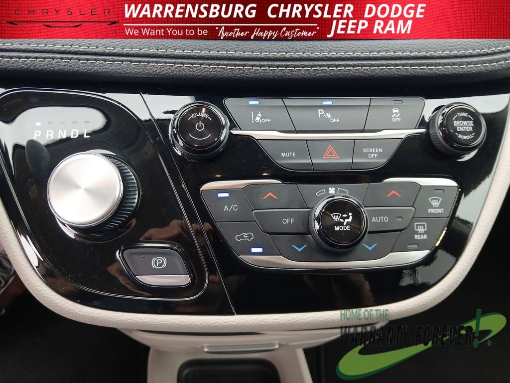 2024 Chrysler Pacifica Hybrid Select