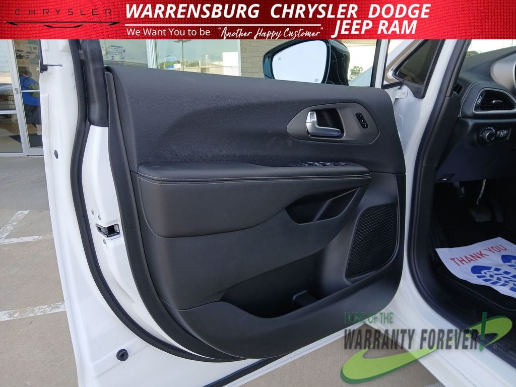 2027 Chrysler Pacifica PACIFICA SELECT AWD