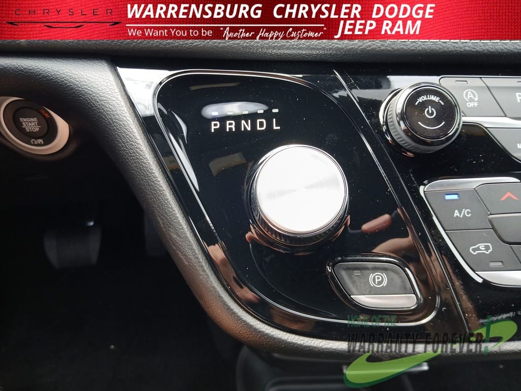 2027 Chrysler Pacifica PACIFICA SELECT AWD