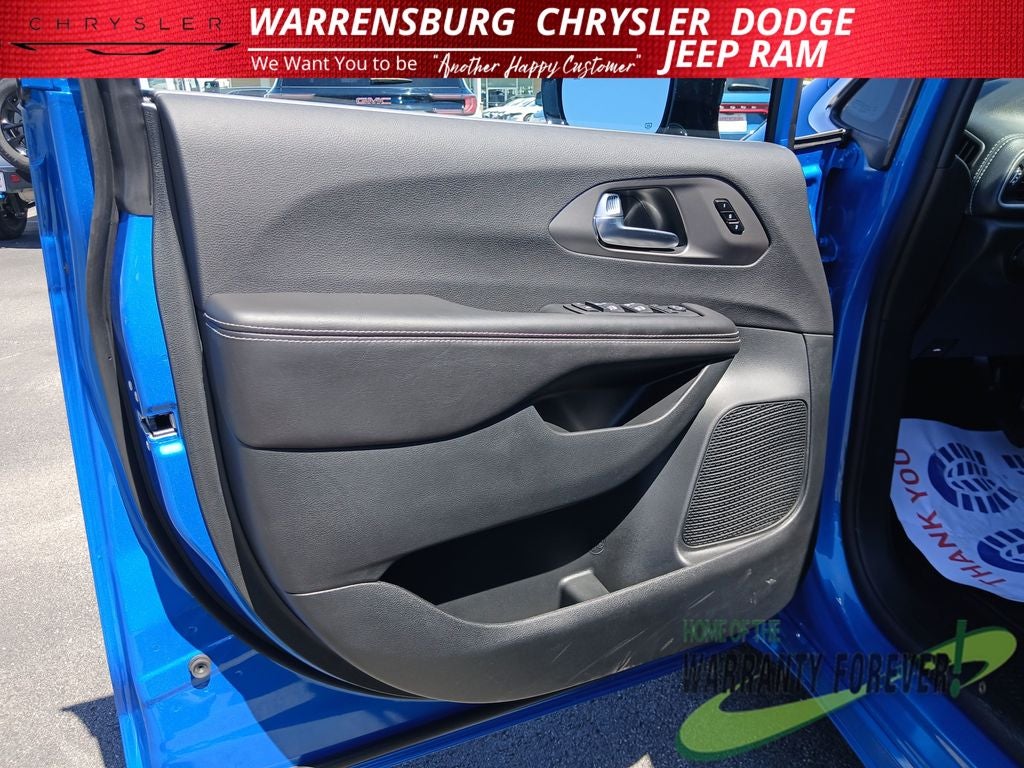 2027 Chrysler Pacifica PACIFICA SELECT AWD