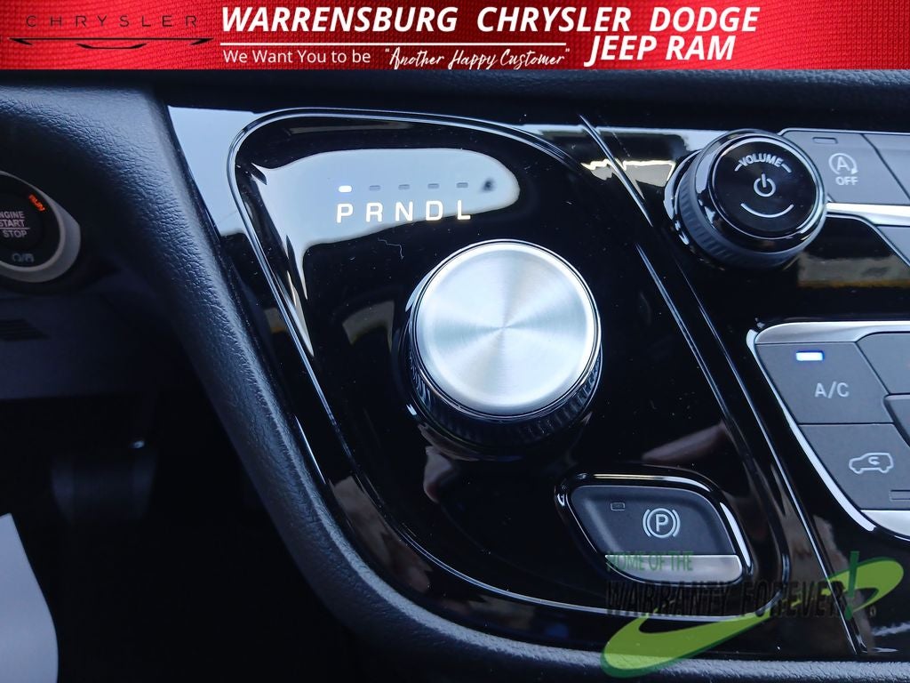 2027 Chrysler Pacifica PACIFICA SELECT AWD