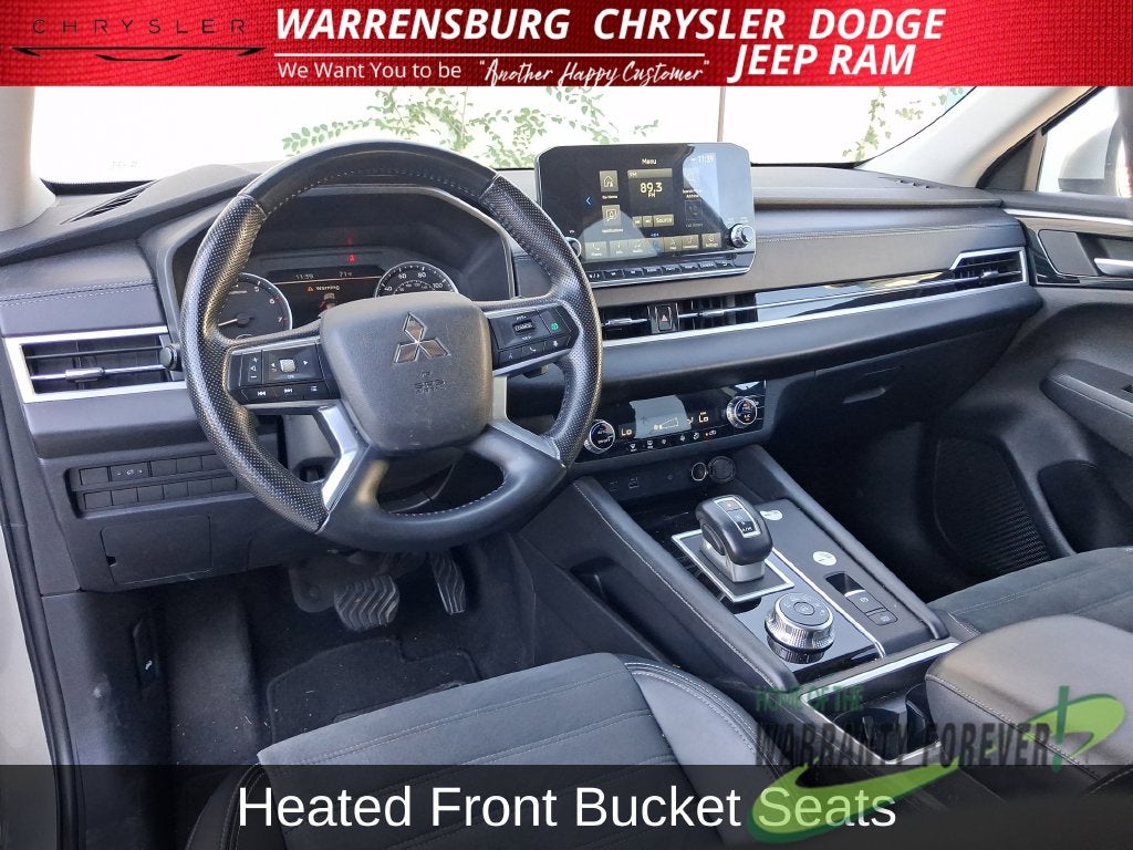 2024 Mitsubishi Outlander Base