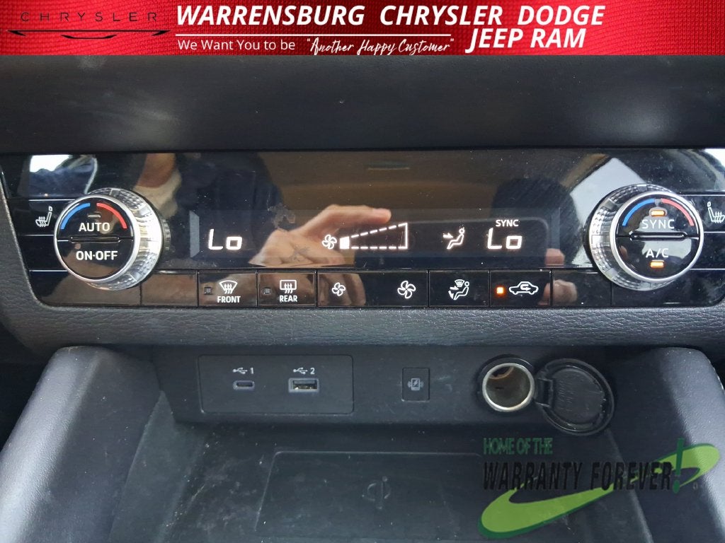 2024 Mitsubishi Outlander Base